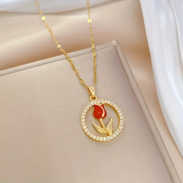 Collar de Oro con Dije de Rosa Rojo y Circonias