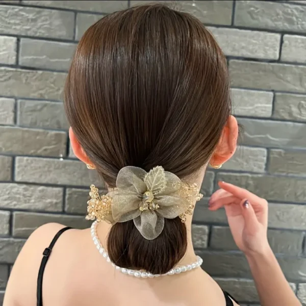 Scrunchies Elegantes con Flores de Tela