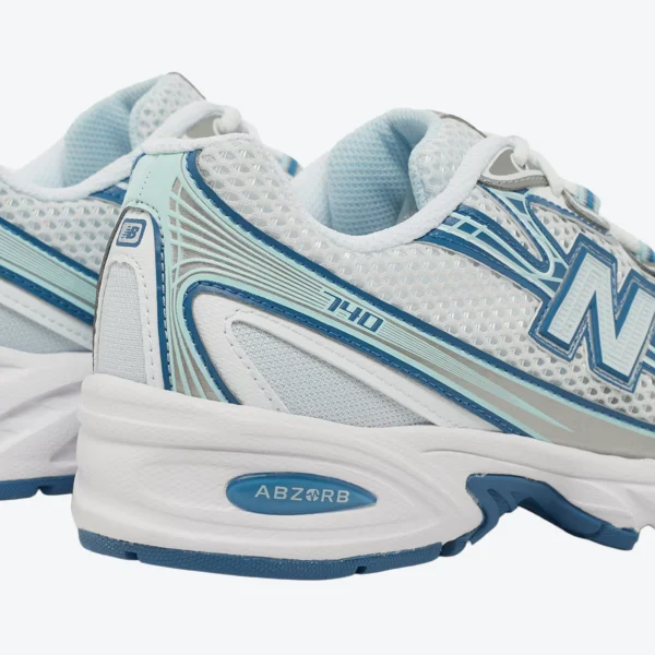 New Balance 740